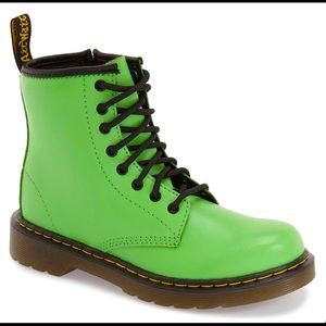 Kids Dr Martens in Vibrant Green sz 3 US 🥾💚